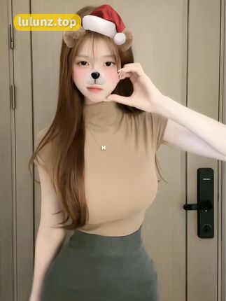 剁椒芋头UNI微密圈作品资源照片赏析，漫步花海散发出迷人的气息