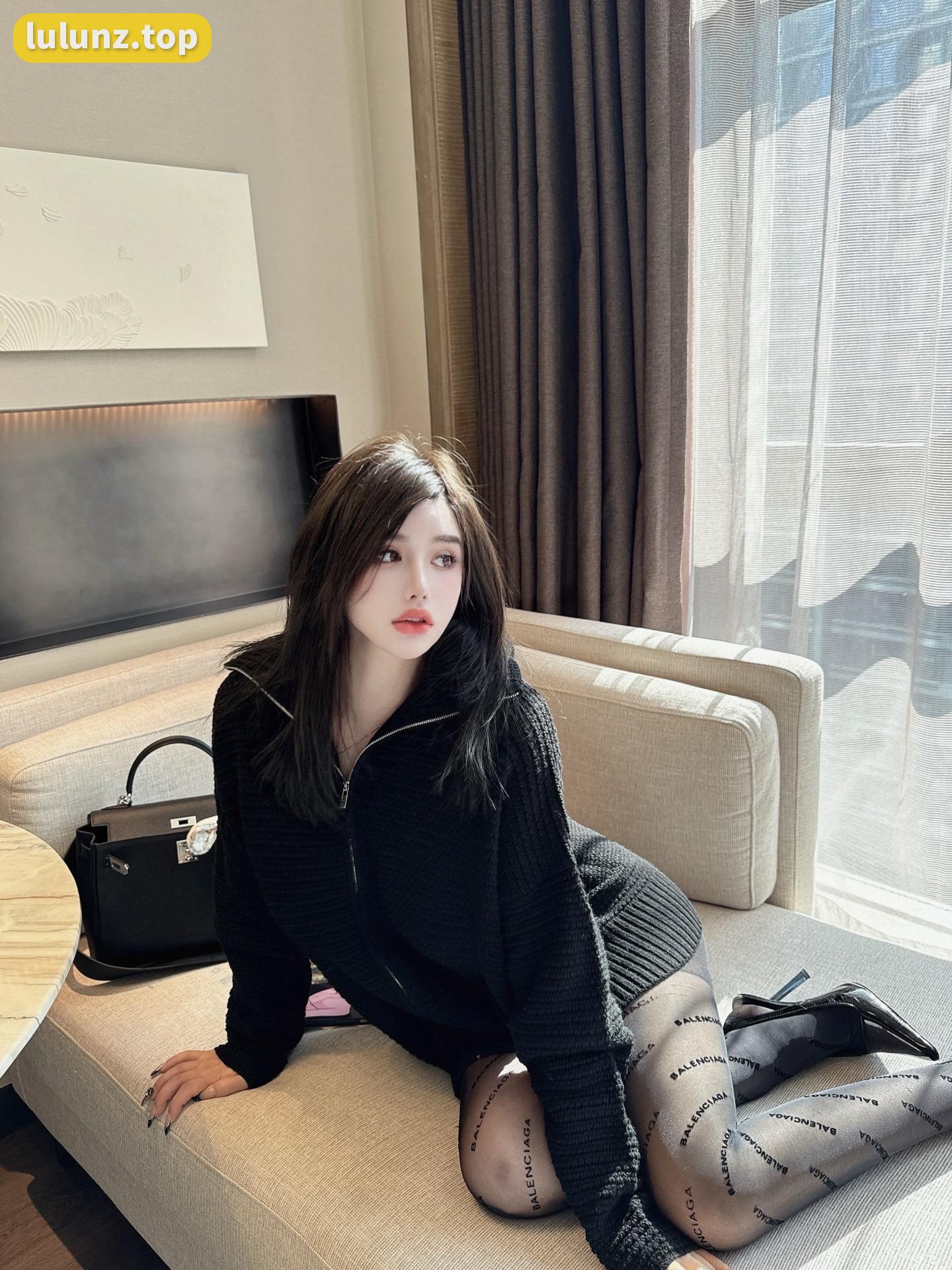 阿色微密圈作品资源穿搭教程，轻松成为人群焦点