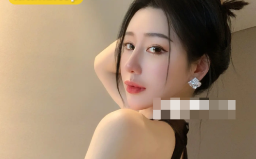 不爱笑的赛琳维密照片，欣赏她的高清美照和时尚风采